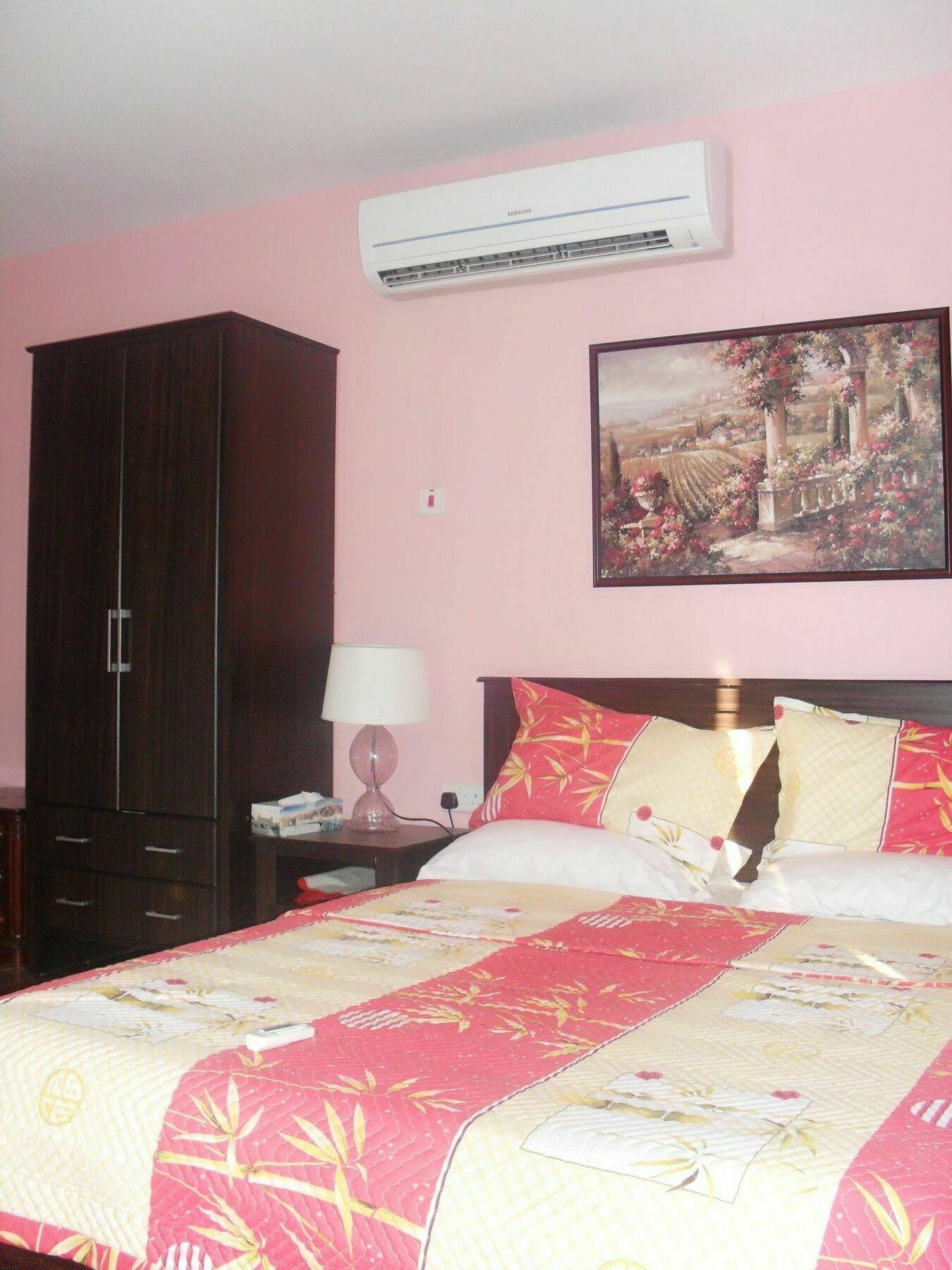 Garden Roomz Oman Bed & Breakfast
